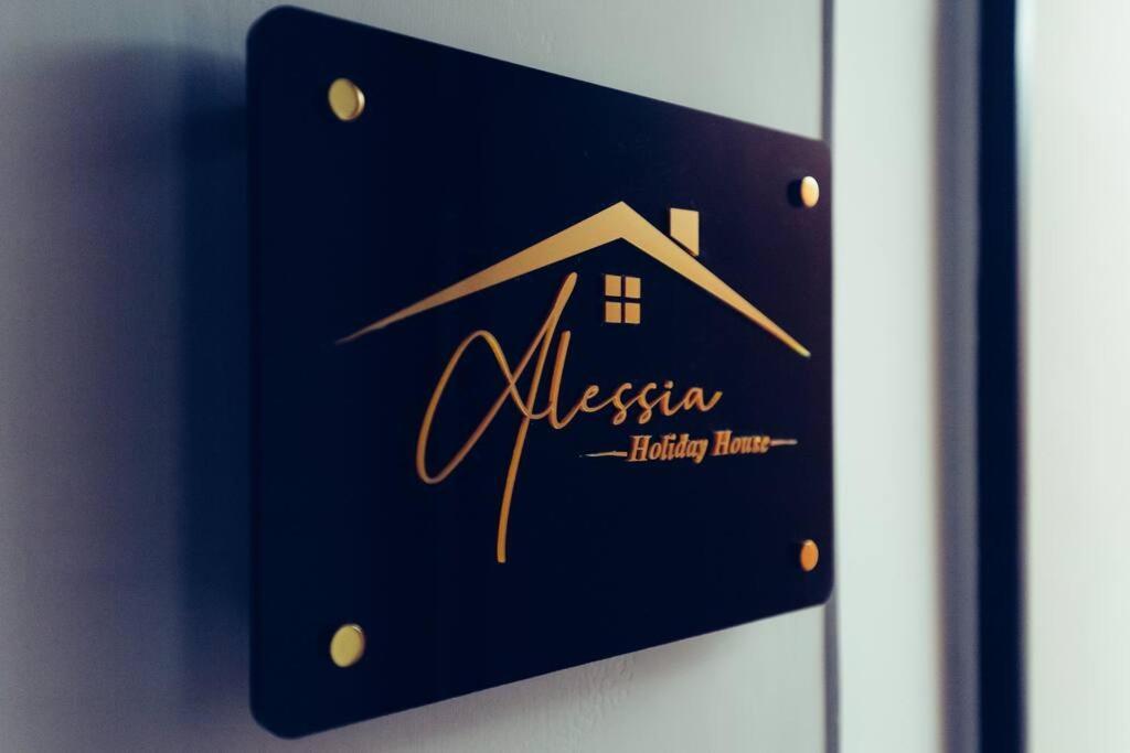 Alessia Holiday House 90Mq Salerno Centro Buitenkant foto